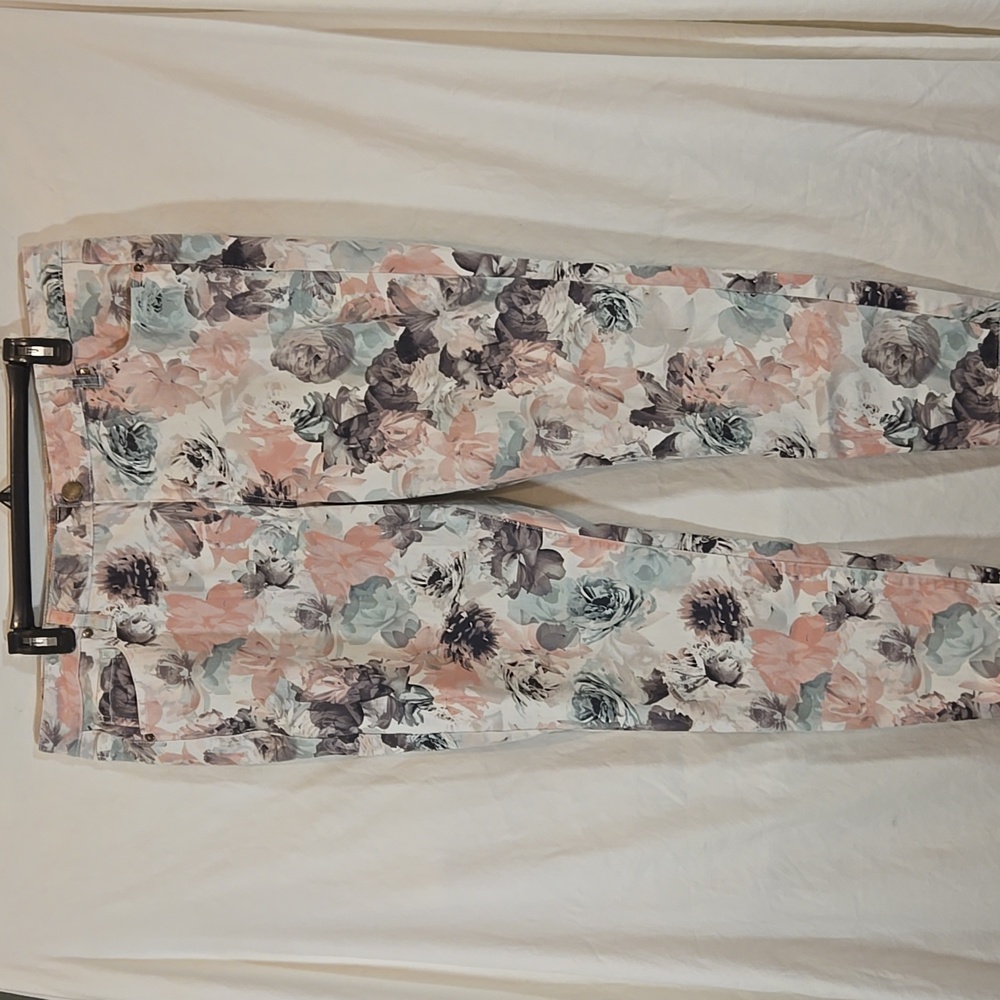 Lane Bryant Floral Skinny Jean Mid-rise super stretch size 22